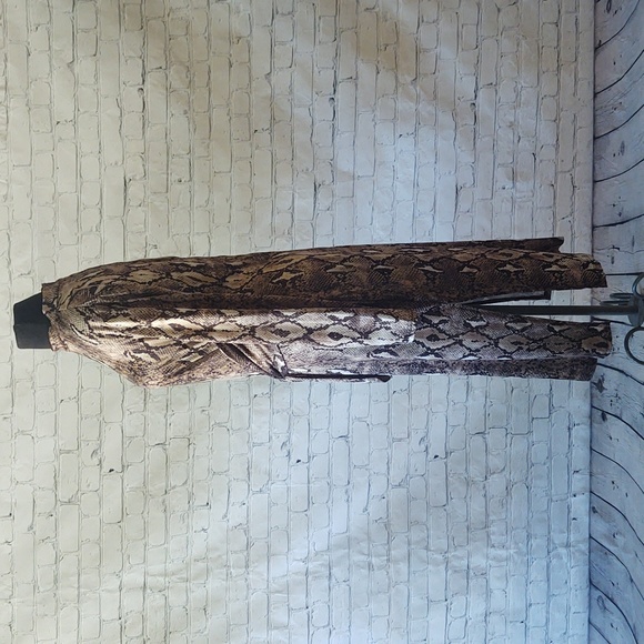 Size Large Mock Neck Reptile Print Dress with 2 Side Splits - Picture 4 of 9